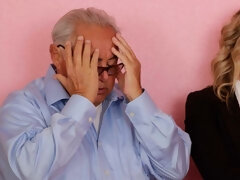 Grosser arsch, Grosse titten, Fingern, Lesbisch, Lecken, Muschi, Entkleiden, Titten