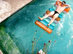 Эротика, Сидя на лице, Пальцем, Межрасовый секс, Поцелуи, Оргазм, Бассейн, Киски