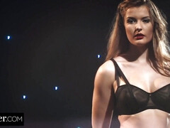 Vorstellungsgespräch, Blasen, Domination, Aufs gesicht abspritzen, Lingerie, Reiten, Rau, Hintern versohlen