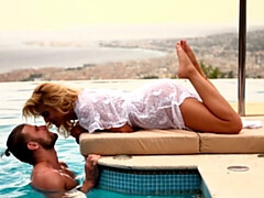 Anal, Grosse bite, Blonde, Sucer une bite, En levrette, Seins naturels, Cheveux courts, Nénés