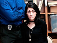 Brunette brune, Attrapée, En levrette, Branlette thaïlandaise, Rasée, Adolescente, Nénés, Uniforme