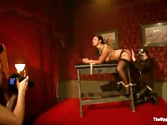 Gebondenheid, Voeten, Dominante vrouw, Handbeurt, Vernedering, Lesbisch, Orgie, Uniformpje