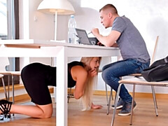 Grote lul, Blond, Pijpbeurt, Aangekleed, Handbeurt, Hakken, Likken, Masturbatie