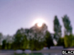 Grosser schwanz, Schwarz, Blasen, Hardcore, Interrassisch, Natürlichen titten, Pool, Öffentlich