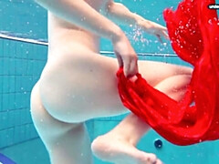 Brunette brune, Collège université, Petite femme, Piscine, Solo, Adolescente, Nénés, Sous marin