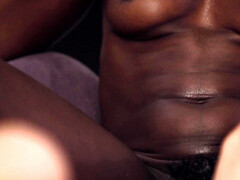 Gros seins, Face assise, Doigter, Lesbienne, Rasée, Belle mère, Adolescente, Nénés