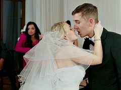 Blonde, Mariée, Tromperie, Européenne, Lingerie, Pov, Public