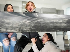 デカ尻, デカパイ, フェラチオ, 茶髪の, 指いじり, 手コキする, ハメ撮り, 三人