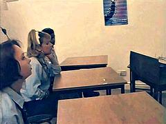 Bondage domination sadisme masochisme, Noire, Blonde, Noir ébène, Fétiche, Public, Uniforme, Rétro ancien