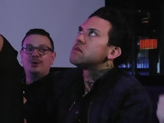 Tetas grandes, Botas, Pies, Dominacion femenina, Látex, Perforación, Tatuaje, Hilo dental