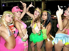 Grosser arsch, Grosser schwanz, Hundestellung, Frau frau mann, Natürlichen titten, Orgie, Jungendliche (18+), Titten