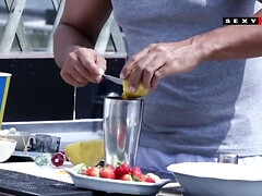 ブロンド, 茶髪の, イマラチオ, Hd, 異人種間, 淫乱熟女, スインガー, タトゥー