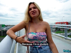 Leie, Blondine, Blasen, Handjob, Geld, Natürlichen titten, Öffentlich, Tätowierung