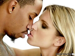 Anaal, Zwart, Blond, Pijpbeurt, Handbeurt, Hardcore, Natuurlijke tieten, Geschoren