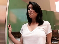 Américain, Anal, Cul à la bouche, Gros seins, En levrette, Doigter, Pov, Cheveux courts