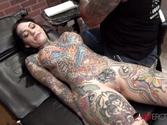 Chica, Tetas grandes, Morena, Tetona, Desnudo, Afeitado, Tatuaje, Tetas