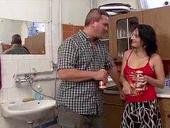 Amateur, Sucer une bite, Brunette brune, Tir de sperme, Fait maison, Femme au foyer, Mature, Mère que j'aimerais baiser