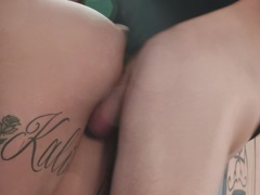 Enthousiasteling, Kont, Sperma shot, Lul, Sperma in gezicht, Kort haar, Tatoeage, Tiener