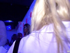 Culo grande, Mamada, Tetona, Grupo, Sexo duro, Orgía, Público, Tetas