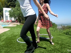 Culo, Vestido, Erótico, Lesbiana, Al aire libre, Pequeña, Piscina, Tetas