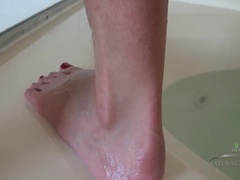 Nikki Daniels long masturbation session in the shower