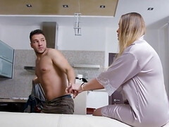 18 jaar, Grote mammen, Blond, Rondborstig, Gevangen, Hd, Rijpe lesbienne, Moeder die ik wil neuken