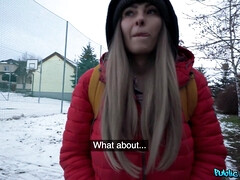 Amateur, Tchèque, Hôtel, Jeans, Public, Douche, Fumer, Mouillée