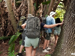 デカ尻, 茶髪の, 気狂い, 手コキする, 異人種間, オナニー, 自然山雀, ショートヘア