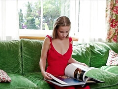 18 jahre, Blondine, Kitzler, Kleid, Fingern, Handjob, Masturbation, Nass
