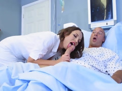 Большие сиськи, Минет, Член, Доктор, Натуральные сиськи, Медсестра, Втроем, Униформа