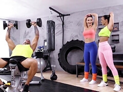 Chica, Tetas grandes, Mamada, Garganta profunda, Gorda, Gimnasio, Coño, Adolescente