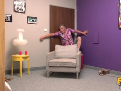 Hundestellung, Füsse, Fetisch, Frau frau mann, Arsch lecken, Hintern versohlen, Flotter dreier, Zug