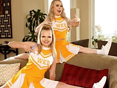 Blond, Zoenen, Lesbisch, Masturbatie, Kut duiken, Geschoren, Mager, Tieten likken