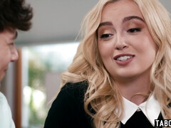 18 ans, Grosse bite, Blonde, Sucer une bite, Gorge profonde, Queue, Nénés, Vierge