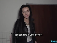 Arsch, Blasen, Braunhaarige, Handjob, Pov, Rasiert, Entkleiden, Titten