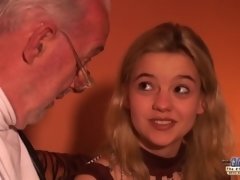 Grote kont, Grote lul, Pijpbeurt, Hardcore, Rijpe lesbienne, Natuurlijke tieten, Lerarin, Tiener