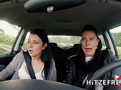 Gros cul, Sucer une bite, En levrette, Branlette thaïlandaise, Mère que j'aimerais baiser, Rasée, Chaussures, Tatouage