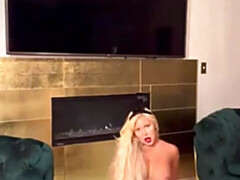 Amanda Nicole solo masturbation on webcam - dildo toy