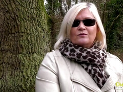 Grosse titten, Blondine, Britisch, Vollbusig, Lesbisch, Masturbation, Milf, Mutti