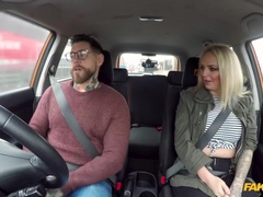 Enthousiasteling, Zwart, Blond, Pijpbeurt, Auto, Lul, Hondjeshouding, Gezichtspunt