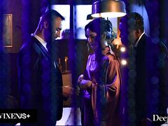 Arschlecken, Schönheit, Blasen, Braunhaarige, Interrassisch, Lingerie, Flotter dreier, Titten