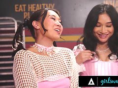 Asiatique, Noire, Pénétrer avec le poing, Hd, Lesbienne, Orgasme, Orgie, Réalité