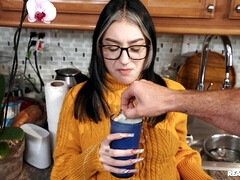 Grote lul, Pijpbeurt, Bruinharig, Brillen, Natuurlijke tieten, Doordringend, Tiener