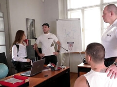 Tussi, Blondine, Blasen, Braunhaarige, Schwanz, Handjob, Lingerie, Strümpfe