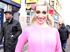 淫乱熟女, 公共