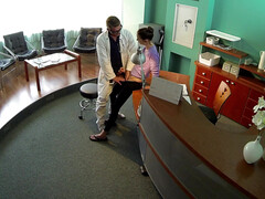 Arzt, Handjob, Küssen, Lecken, Büro, Muschi, Uniform, Spanner