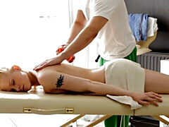 Большая жопа, Большой член, Блондинки, Минет, Собачьи, Массаж, Натуральные сиськи, Сиськи