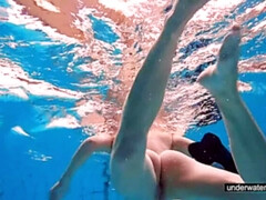 Hembra, Desnudo, Piscina, Público, Sexo soft, Deporte, Adolescente, Bajo el agua