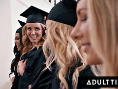 Большие сиськи, Минет, Групповуха, Секс без цензуры, Милф, Оргии, Сосущие, Сиськи