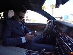 Grosse bite, Gros seins, Sucer une bite, Brunette brune, Tir de sperme, Hard, Public, Nénés